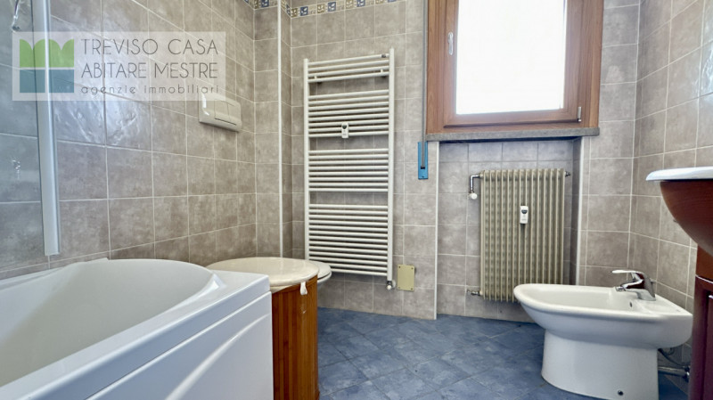 l'Agenzia TREVISO CASA propone in vendita Appartamento al piano 5°, con  2 camere da letto ed uno...