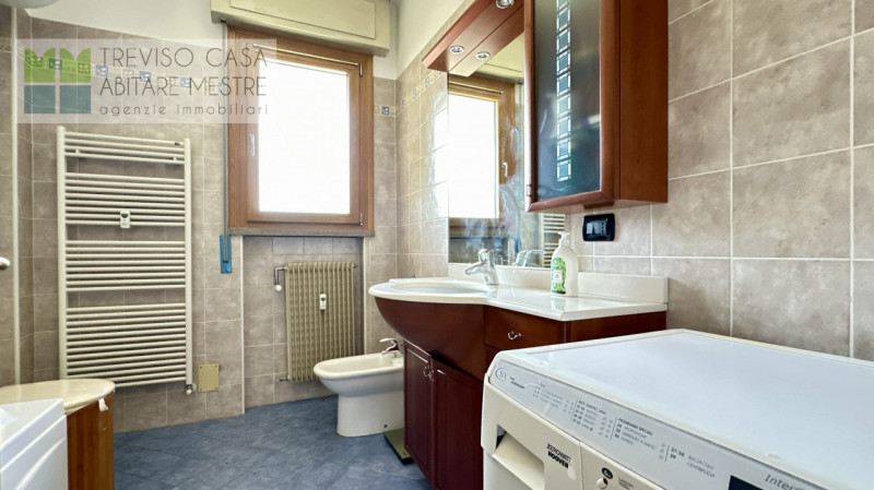 l'Agenzia TREVISO CASA propone in vendita Appartamento al piano 5°, con  2 camere da letto ed uno...