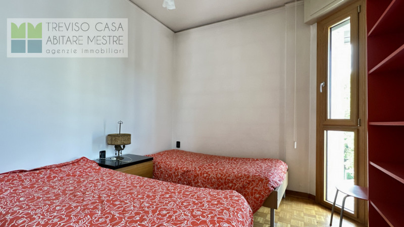 l'Agenzia TREVISO CASA propone in vendita Appartamento al piano 5°, con  2 camere da letto ed uno...