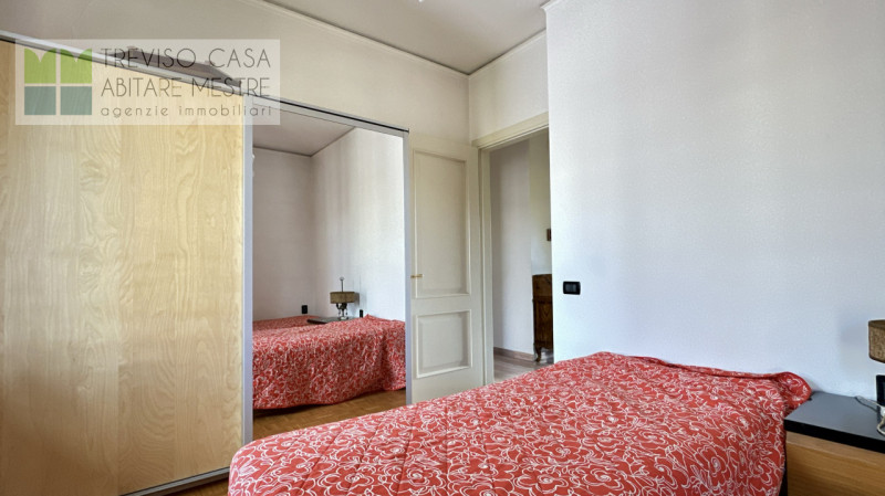 l'Agenzia TREVISO CASA propone in vendita Appartamento al piano 5°, con  2 camere da letto ed uno...