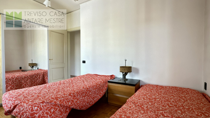 l'Agenzia TREVISO CASA propone in vendita Appartamento al piano 5°, con  2 camere da letto ed uno...