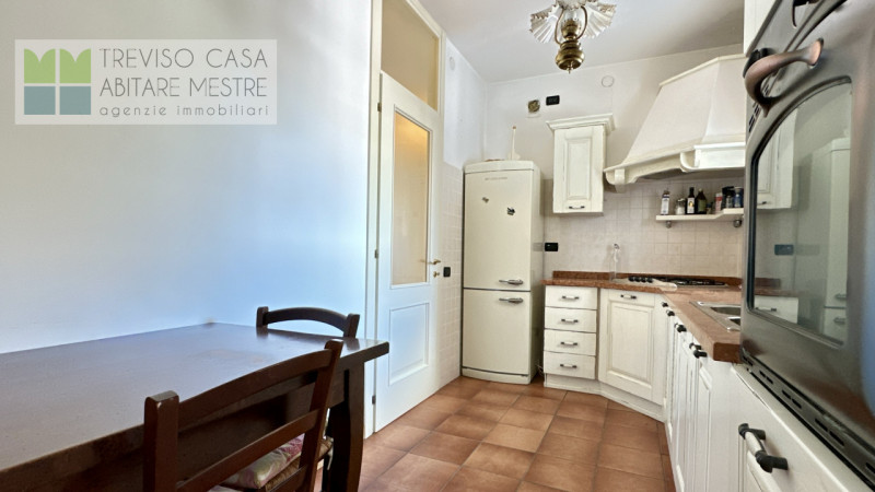l'Agenzia TREVISO CASA propone in vendita Appartamento al piano 5°, con  2 camere da letto ed uno...
