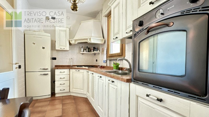 l'Agenzia TREVISO CASA propone in vendita Appartamento al piano 5°, con  2 camere da letto ed uno...