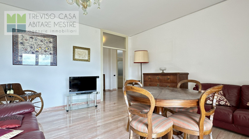 l'Agenzia TREVISO CASA propone in vendita Appartamento al piano 5°, con  2 camere da letto ed uno...
