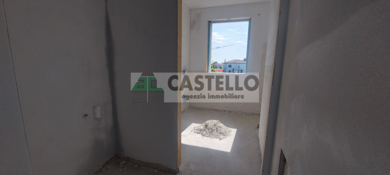 CAMPOSAMPIERO
Ultimo tricamere disponibile in un esclusivo edificio di sole 6 unità.

Spazi ampi ...