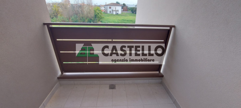 CAMPOSAMPIERO
Ultimo tricamere disponibile in un esclusivo edificio di sole 6 unità.

Spazi ampi ...