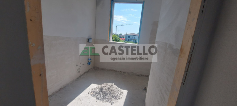 CAMPOSAMPIERO
Ultimo tricamere disponibile in un esclusivo edificio di sole 6 unità.

Spazi ampi ...