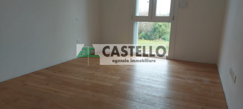 CAMPOSAMPIERO
Ultimo tricamere disponibile in un esclusivo edificio di sole 6 unità.

Spazi ampi ...