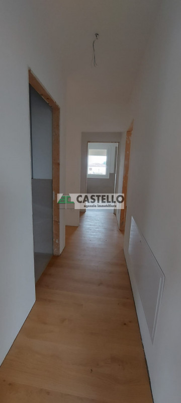 CAMPOSAMPIERO
Ultimo tricamere disponibile in un esclusivo edificio di sole 6 unità.

Spazi ampi ...