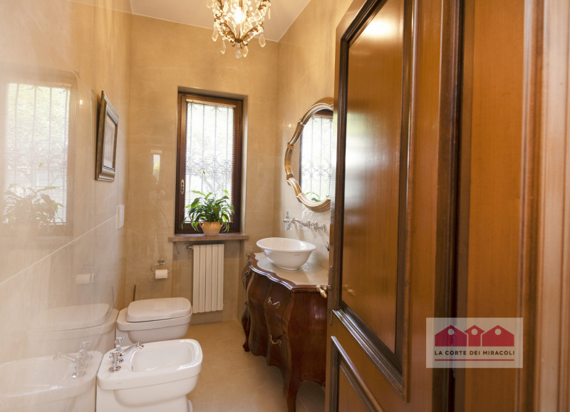 CALDOGNO: PROPONIAMO IN VENDITA UNA SPLENDIDA VILLA SINGOLA, RISTRUTTURATA E CURATA NEI MINIMI DE...