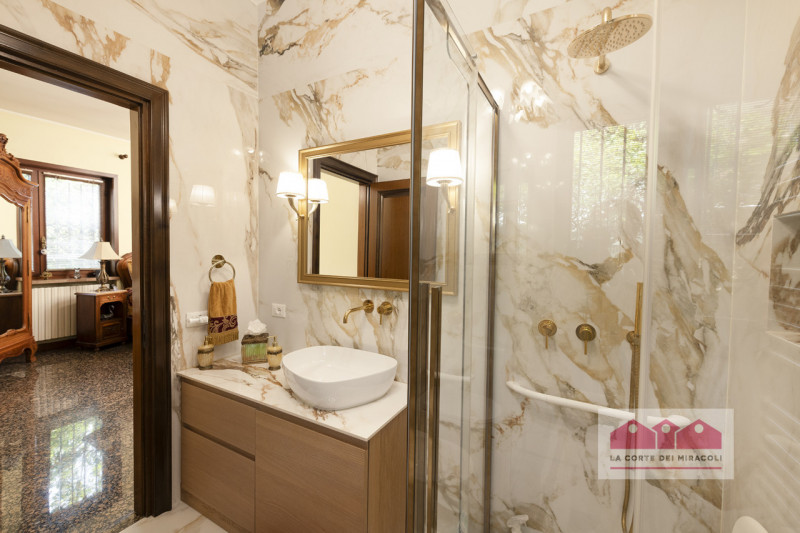 CALDOGNO: PROPONIAMO IN VENDITA UNA SPLENDIDA VILLA SINGOLA, RISTRUTTURATA E CURATA NEI MINIMI DE...