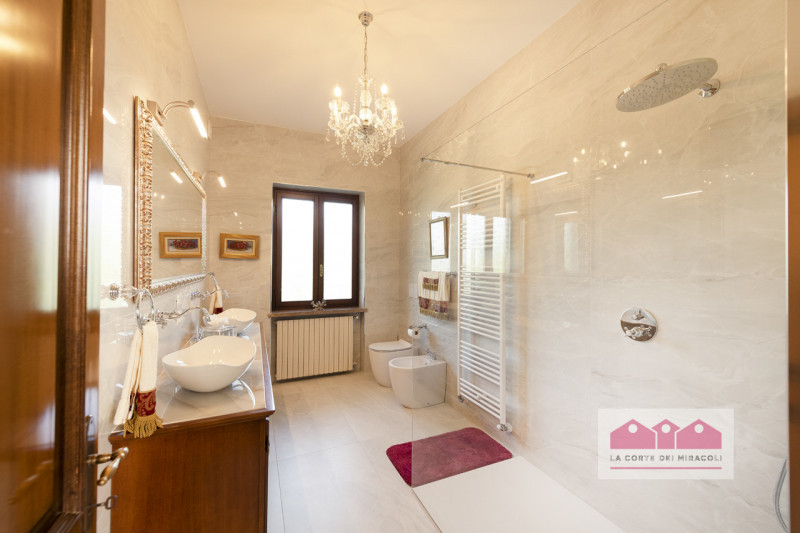 CALDOGNO: PROPONIAMO IN VENDITA UNA SPLENDIDA VILLA SINGOLA, RISTRUTTURATA E CURATA NEI MINIMI DE...