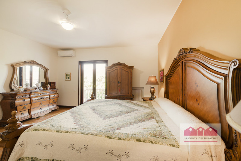 CALDOGNO: PROPONIAMO IN VENDITA UNA SPLENDIDA VILLA SINGOLA, RISTRUTTURATA E CURATA NEI MINIMI DE...