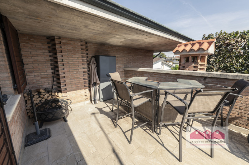 CALDOGNO: PROPONIAMO IN VENDITA UNA SPLENDIDA VILLA SINGOLA, RISTRUTTURATA E CURATA NEI MINIMI DE...