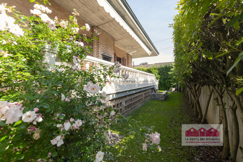 CALDOGNO: PROPONIAMO IN VENDITA UNA SPLENDIDA VILLA SINGOLA, RISTRUTTURATA E CURATA NEI MINIMI DE...