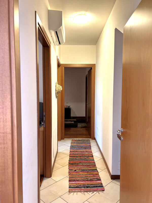 SE SIETE UNA COPPIA, A MASERA' HO UN BELL' APPARTAMENTO PER VOI AL PIANO NOBILE.. !!! NON ASPETTA...