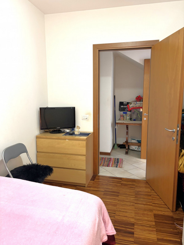 SE SIETE UNA COPPIA, A MASERA' HO UN BELL' APPARTAMENTO PER VOI AL PIANO NOBILE.. !!! NON ASPETTA...