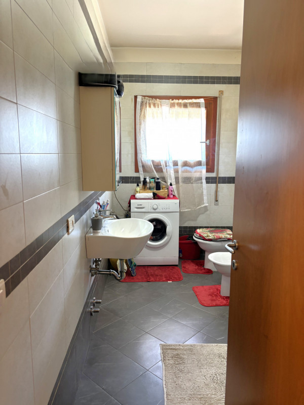 SE SIETE UNA COPPIA, A MASERA' HO UN BELL' APPARTAMENTO PER VOI AL PIANO NOBILE.. !!! NON ASPETTA...