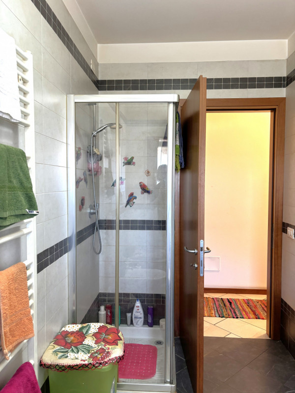 SE SIETE UNA COPPIA, A MASERA' HO UN BELL' APPARTAMENTO PER VOI AL PIANO NOBILE.. !!! NON ASPETTA...