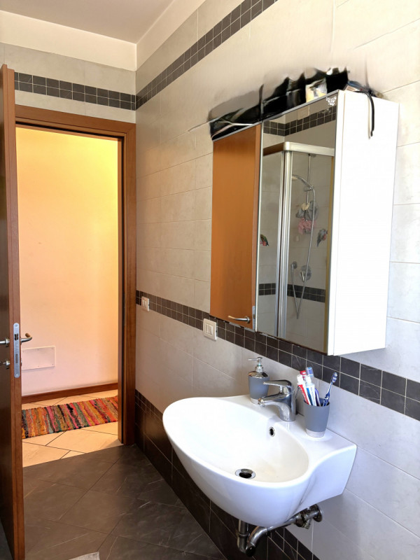 SE SIETE UNA COPPIA, A MASERA' HO UN BELL' APPARTAMENTO PER VOI AL PIANO NOBILE.. !!! NON ASPETTA...