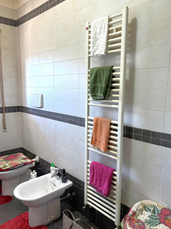 SE SIETE UNA COPPIA, A MASERA' HO UN BELL' APPARTAMENTO PER VOI AL PIANO NOBILE.. !!! NON ASPETTA...