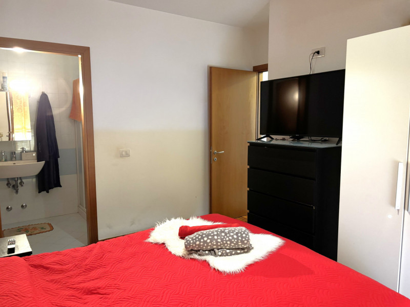 SE SIETE UNA COPPIA, A MASERA' HO UN BELL' APPARTAMENTO PER VOI AL PIANO NOBILE.. !!! NON ASPETTA...