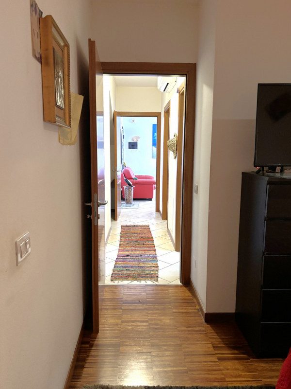 SE SIETE UNA COPPIA, A MASERA' HO UN BELL' APPARTAMENTO PER VOI AL PIANO NOBILE.. !!! NON ASPETTA...