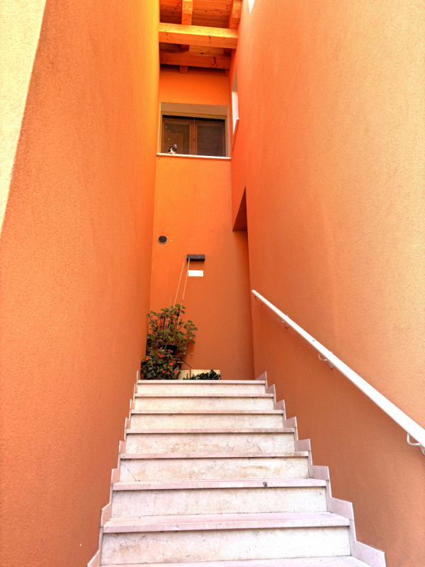 SE SIETE UNA COPPIA, A MASERA' HO UN BELL' APPARTAMENTO PER VOI AL PIANO NOBILE.. !!! NON ASPETTA...