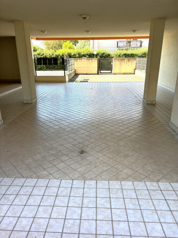 SE SIETE UNA COPPIA, A MASERA' HO UN BELL' APPARTAMENTO PER VOI AL PIANO NOBILE.. !!! NON ASPETTA...