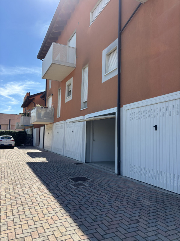 SE SIETE UNA COPPIA, A MASERA' HO UN BELL' APPARTAMENTO PER VOI AL PIANO NOBILE.. !!! NON ASPETTA...