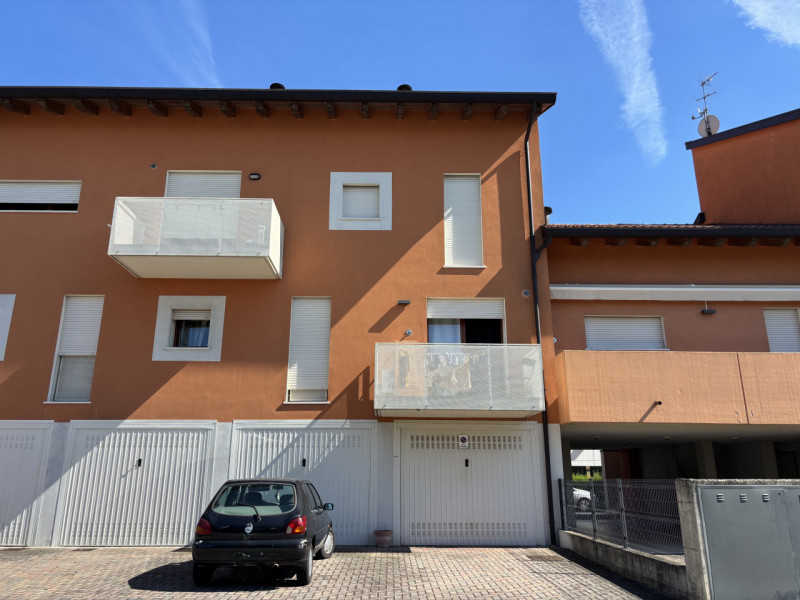 SE SIETE UNA COPPIA, A MASERA' HO UN BELL' APPARTAMENTO PER VOI AL PIANO NOBILE.. !!! NON ASPETTA...