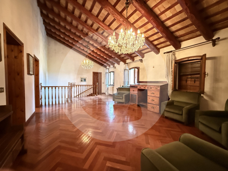 Scoprite questa straordinaria Villa d'altri tempi, situata nel comune di Massanzago. La proprietà...