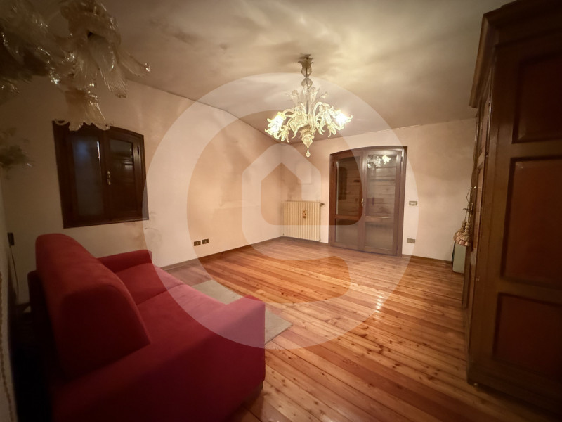 Scoprite questa straordinaria Villa d'altri tempi, situata nel comune di Massanzago. La proprietà...