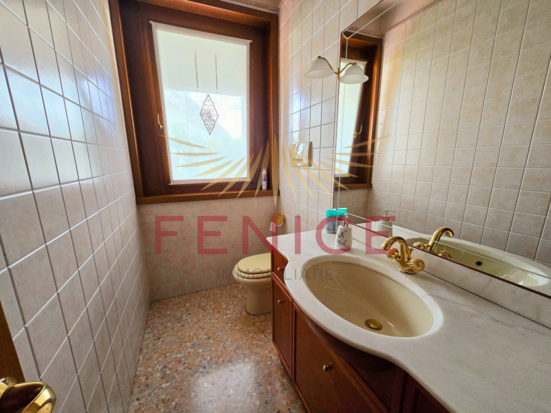 A Montebelluna Ti aspetta una villa esclusiva che unisce eleganza, comfort e natura. Con i suoi o...