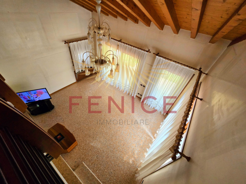 A Montebelluna Ti aspetta una villa esclusiva che unisce eleganza, comfort e natura. Con i suoi o...