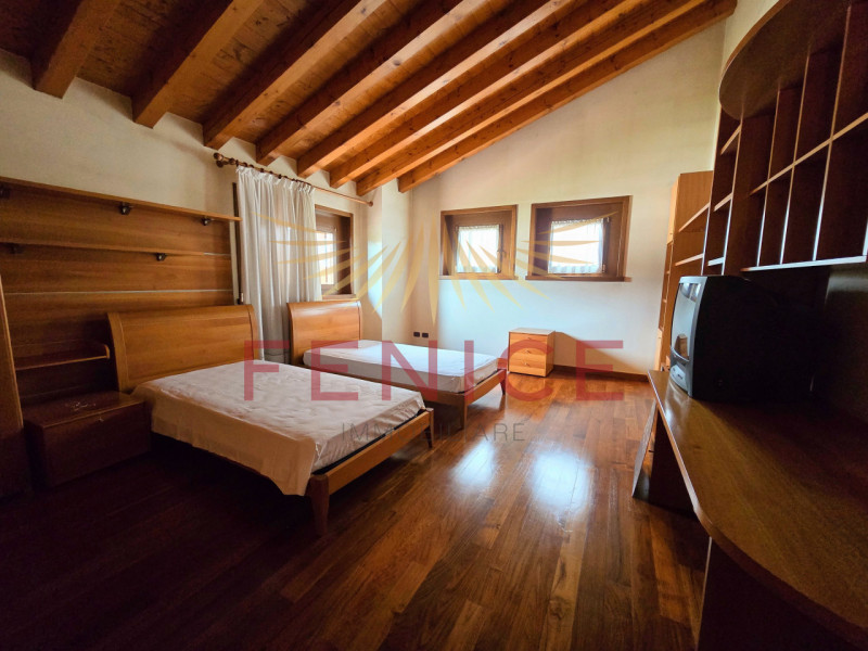 A Montebelluna Ti aspetta una villa esclusiva che unisce eleganza, comfort e natura. Con i suoi o...