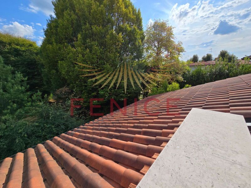 A Montebelluna Ti aspetta una villa esclusiva che unisce eleganza, comfort e natura. Con i suoi o...