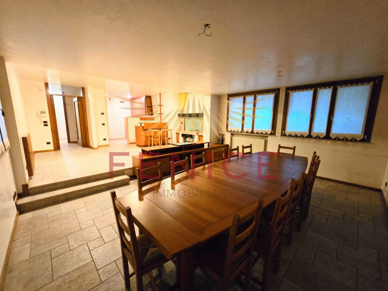 A Montebelluna Ti aspetta una villa esclusiva che unisce eleganza, comfort e natura. Con i suoi o...