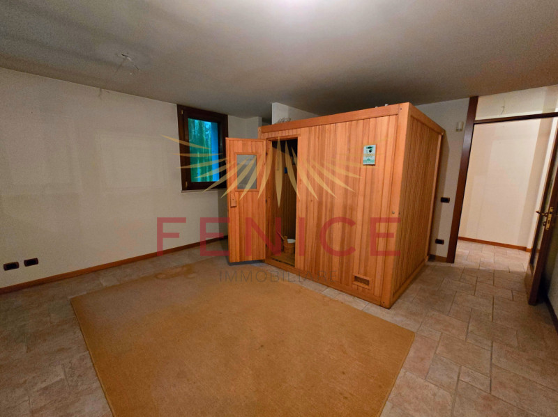 A Montebelluna Ti aspetta una villa esclusiva che unisce eleganza, comfort e natura. Con i suoi o...