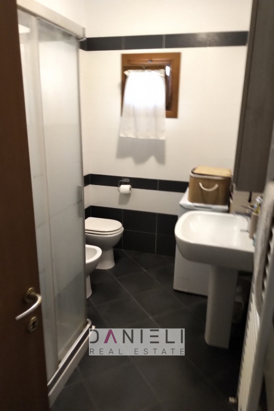 Montecchio Maggiore: in zona servita e comoda al centro, disponiamo di appartamento sito al piano...