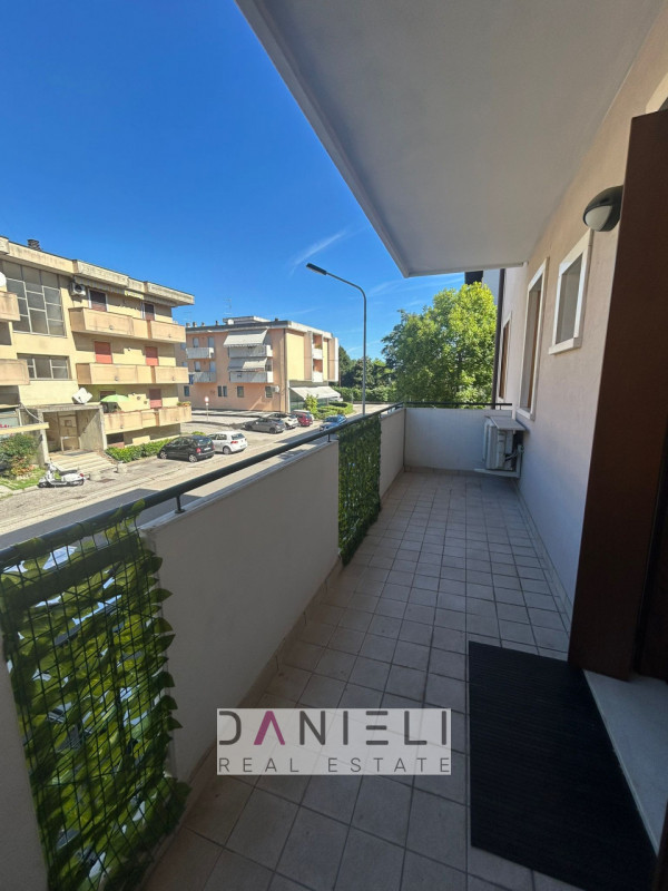 Montecchio Maggiore: in zona servita e comoda al centro, disponiamo di appartamento sito al piano...