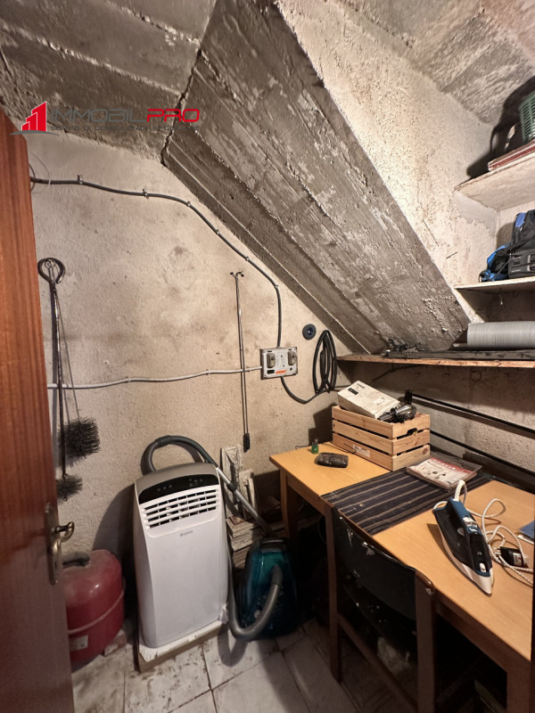 In posizione panoramica e comoda ai servizi, abbiamo la soluzione perfetta per te! Trattasi di un...