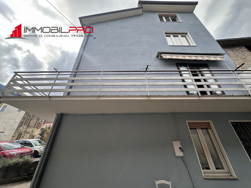 In posizione panoramica e comoda ai servizi, abbiamo la soluzione perfetta per te! Trattasi di un...