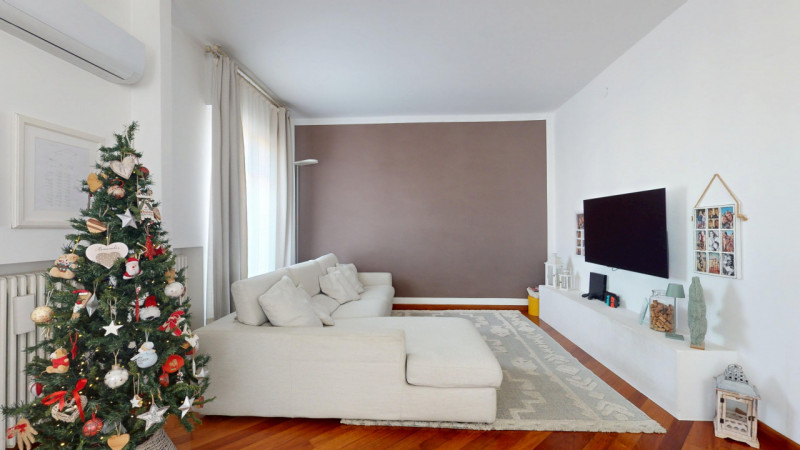 TI INVITIAMO A VISITARE PRIMA IL VIRTUL TOUR 3D DELL'APPARTAMENTO.
COSI' POTRAI VISITARLO SOLO SE...