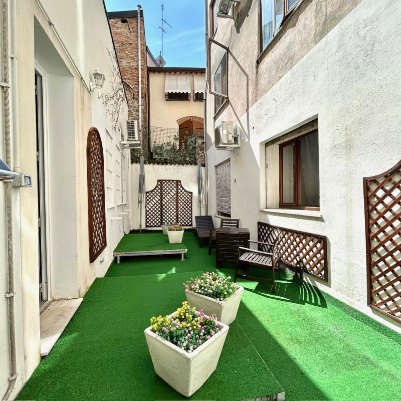 (Per INFO Monica 3482688677) Situato nel cuore del Centro Storico di Padova, questo splendido app...