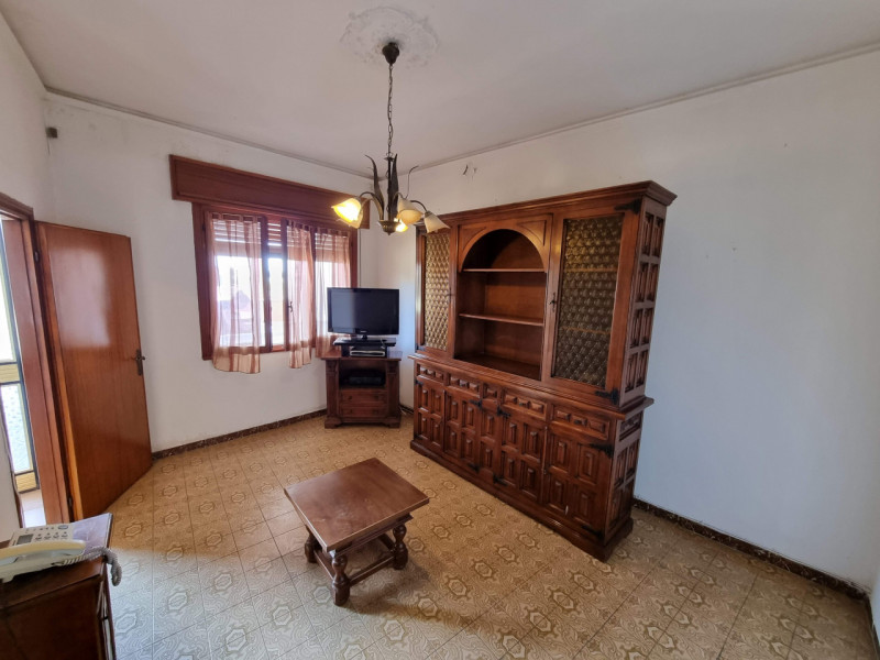 Lozzo Atestino (PD), sito in pieno centro paese ed affacciata alla Piazza Principale, proponiamo ...