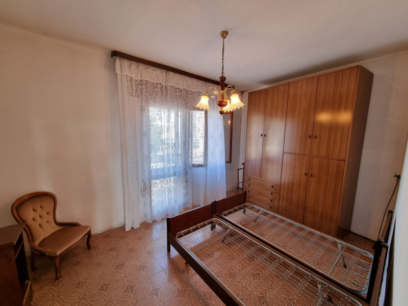 Lozzo Atestino (PD), sito in pieno centro paese ed affacciata alla Piazza Principale, proponiamo ...