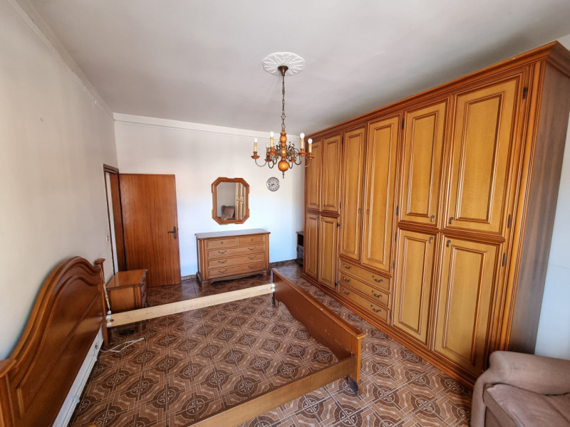 Lozzo Atestino (PD), sito in pieno centro paese ed affacciata alla Piazza Principale, proponiamo ...