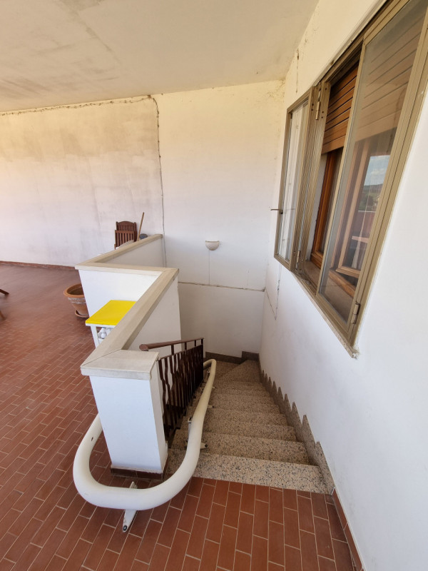 Lozzo Atestino (PD), sito in pieno centro paese ed affacciata alla Piazza Principale, proponiamo ...