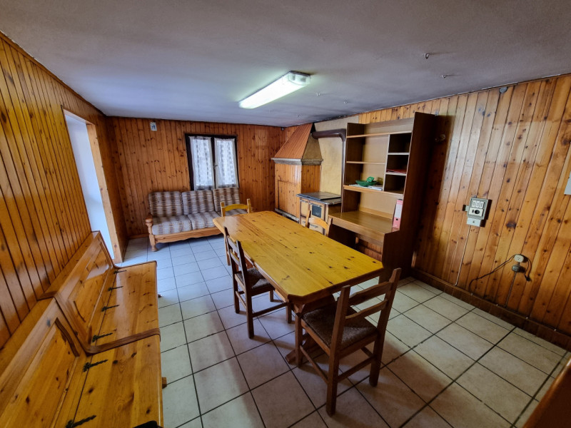 Lozzo Atestino (PD), sito in pieno centro paese ed affacciata alla Piazza Principale, proponiamo ...